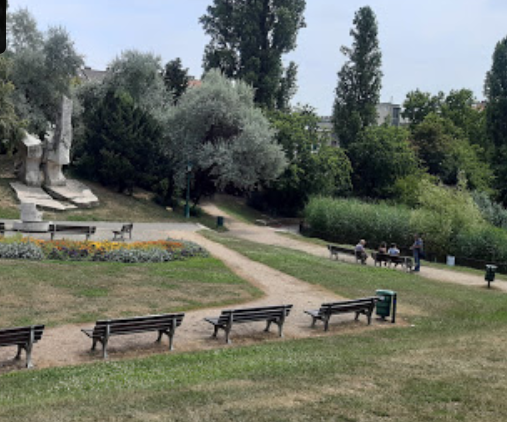 Feneketlen-tavi játszótér