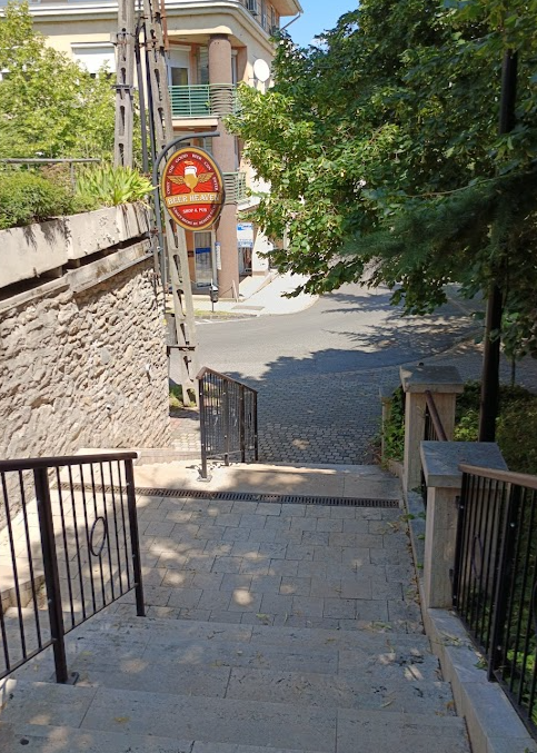 Tavirózsa Tanösvény - Park utcai alsó bejárat